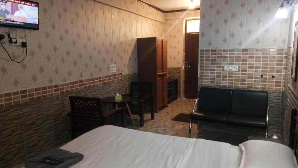 Hotel O Hya'S Homestay Деградун Екстер'єр фото