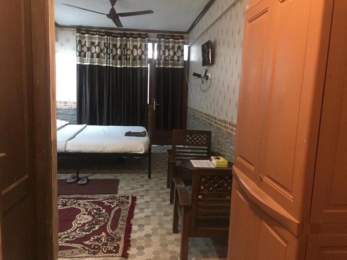 Hotel O Hya'S Homestay Деградун Екстер'єр фото